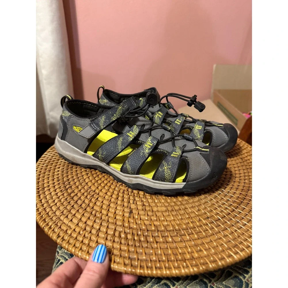 Keen Newport H2 Grey Lime Green Hiking Water Sandals Mens 7 Womens 8.5 1027396